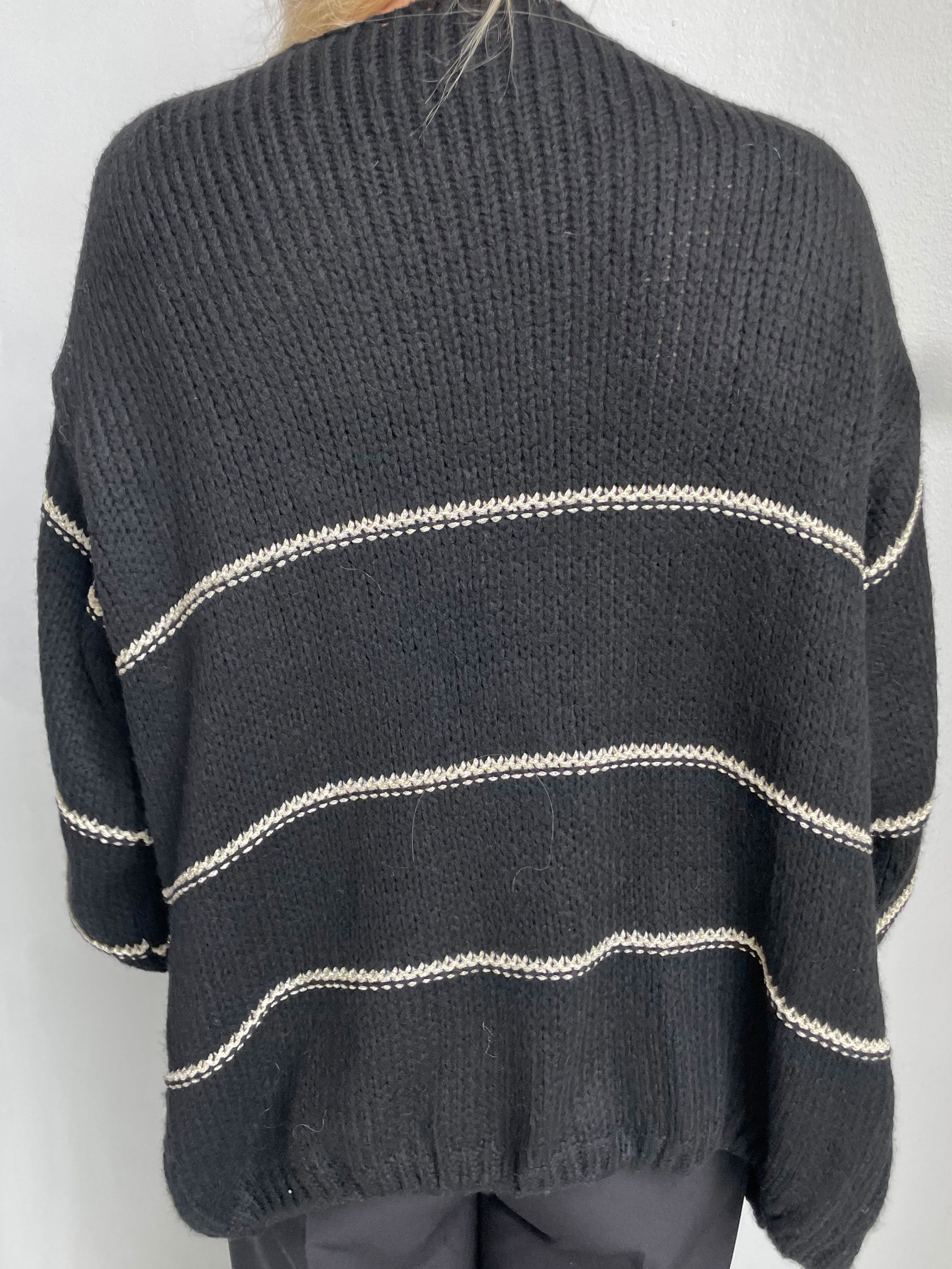 Yanira - Strikket cardigan med guldstriber